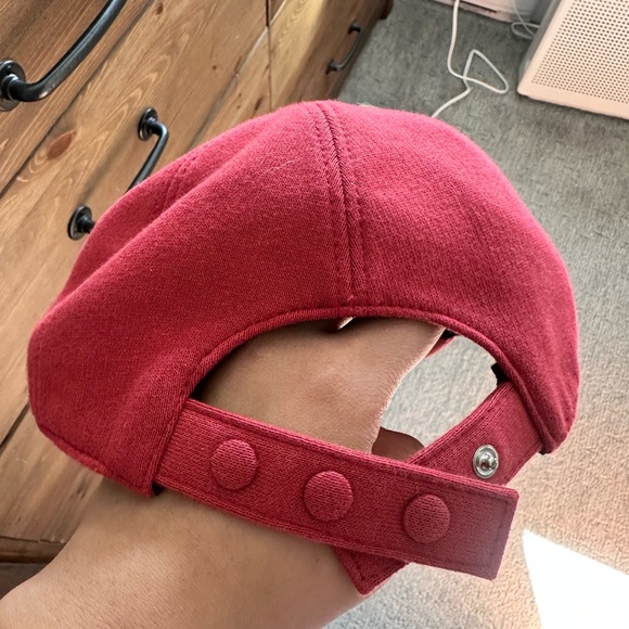 Red Burberry baseball cap - Picture 5 of 5